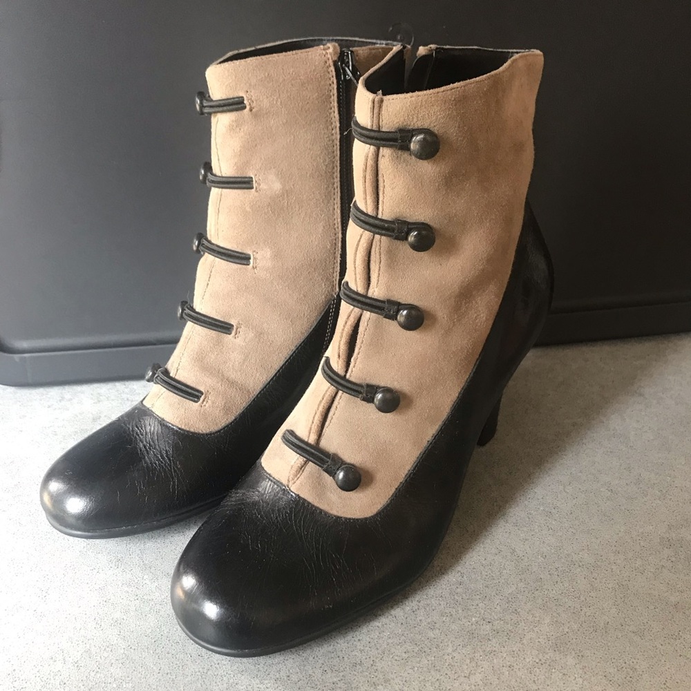 Aerosoles Victorian style bootie